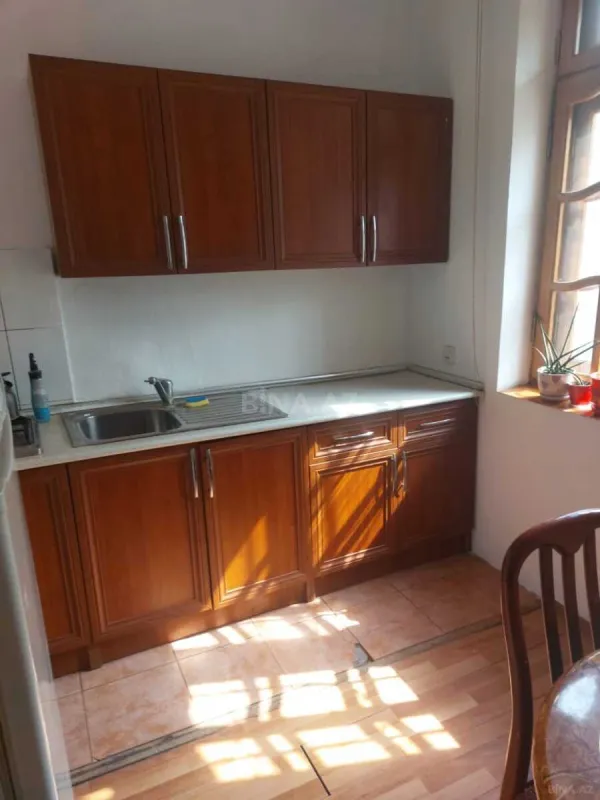 Kirayə verilir 4 otaqlı ofis 130 m²