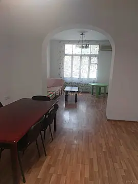 Kirayə verilir 4 otaqlı ofis 130 m²