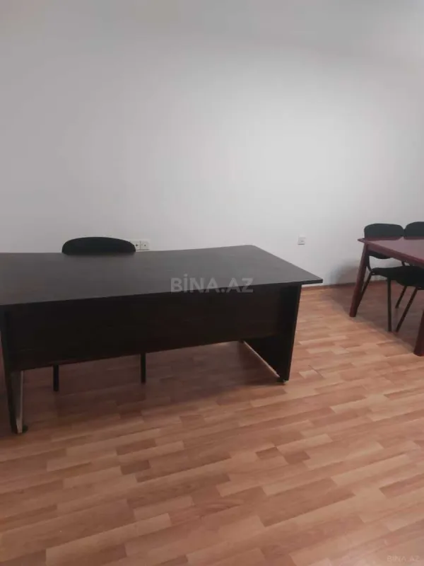 Kirayə verilir 4 otaqlı ofis 130 m²