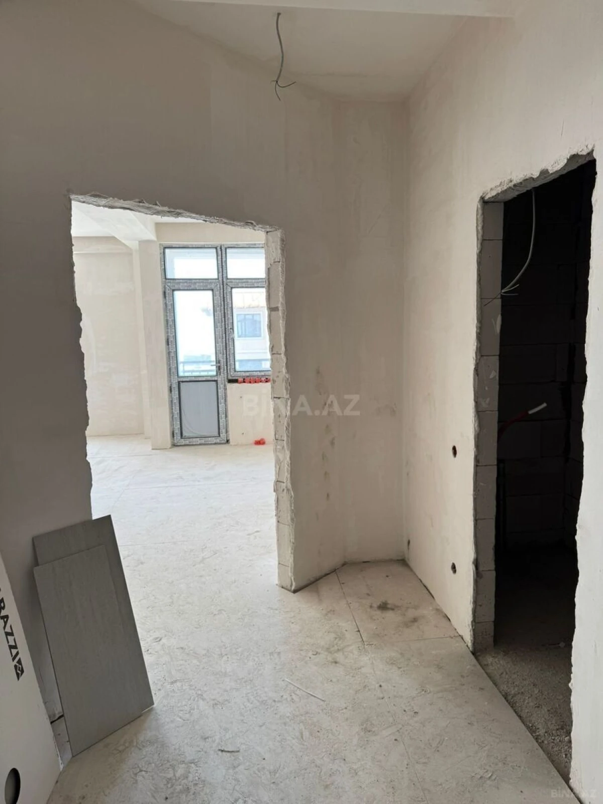 Satılır 2 otaqlı mənzil 81 m²