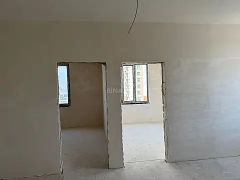 Satılır 2 otaqlı mənzil 81 m²