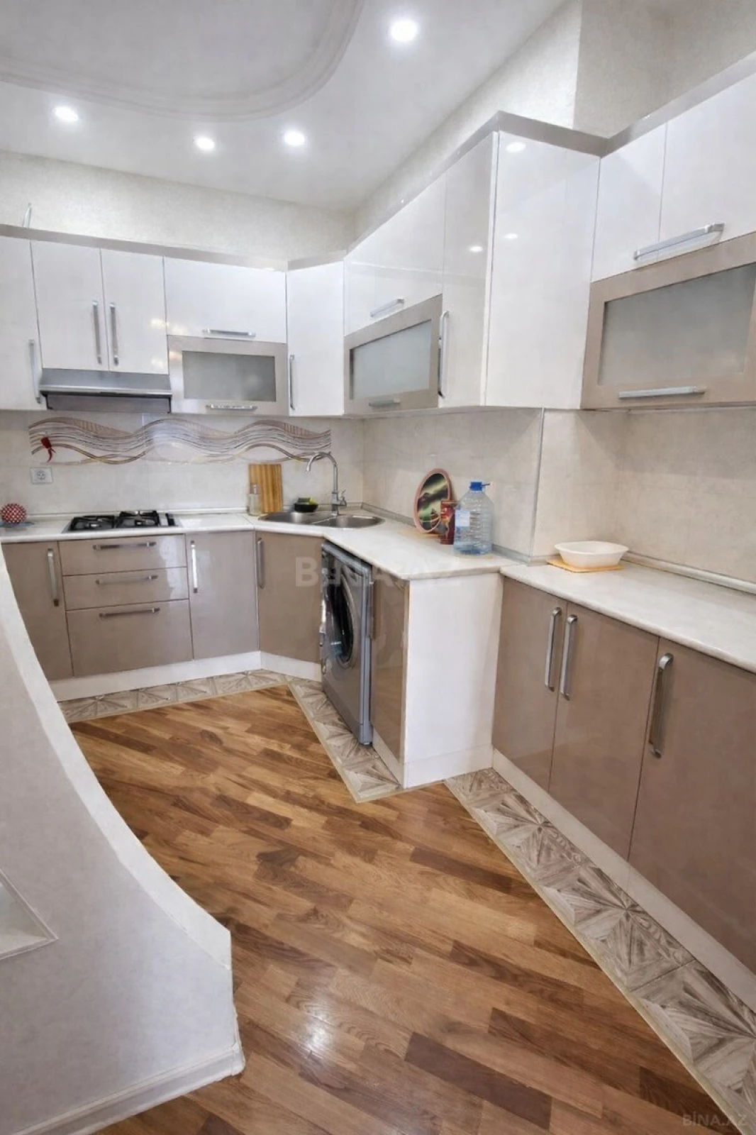 Satılır 2 otaqlı mənzil 65 m²