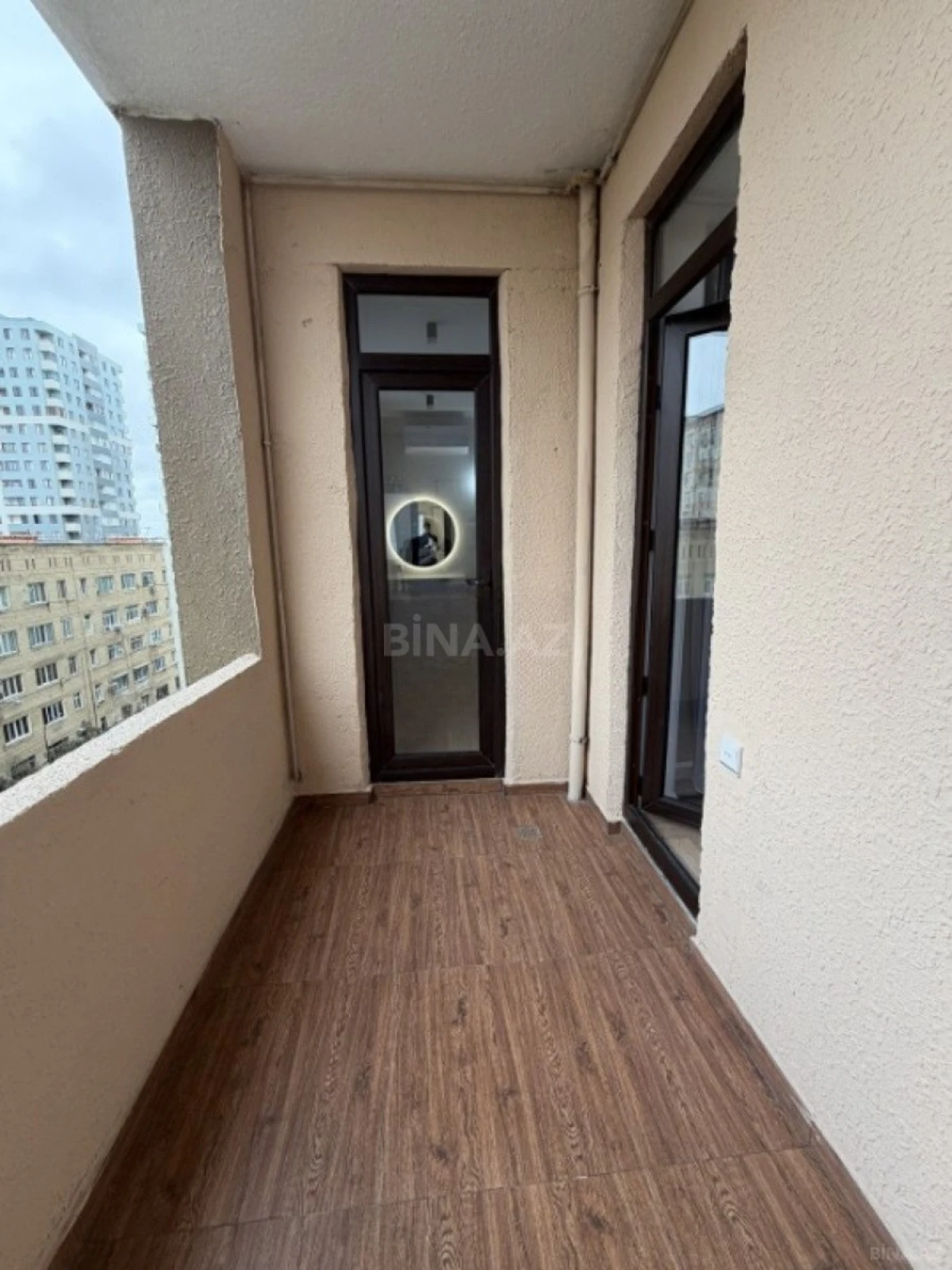 Satılır 3 otaqlı mənzil 135 m²