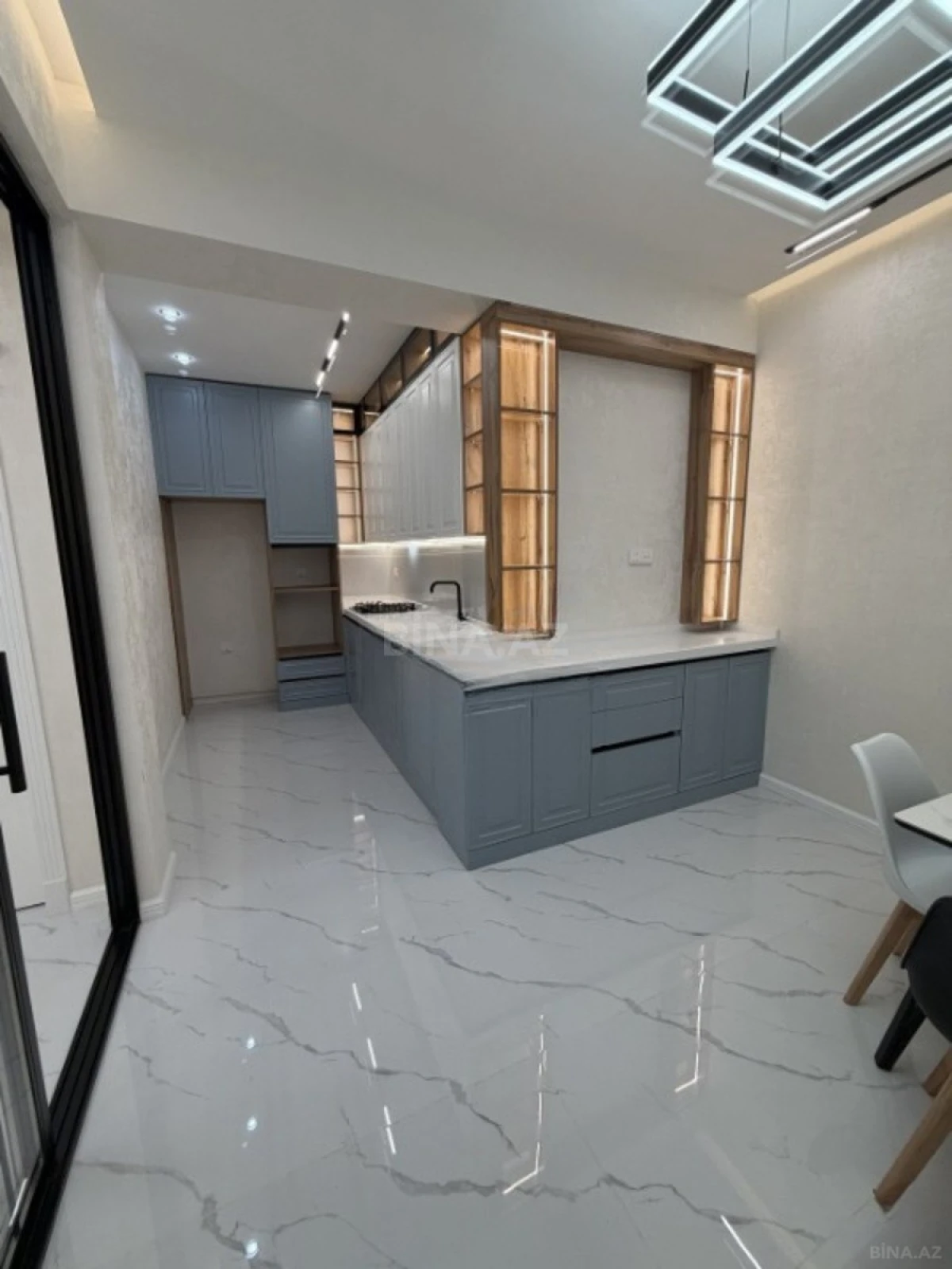 Satılır 3 otaqlı mənzil 135 m²