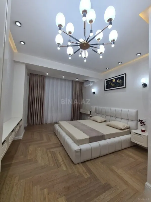 Satılır 3 otaqlı mənzil 135 m²