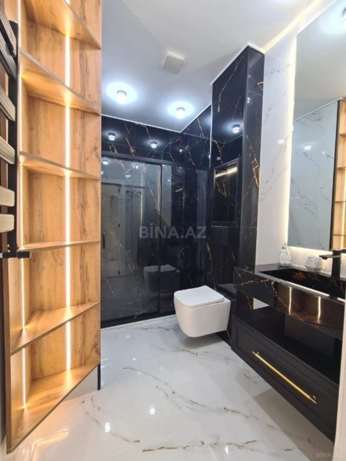 Satılır 3 otaqlı mənzil 135 m²