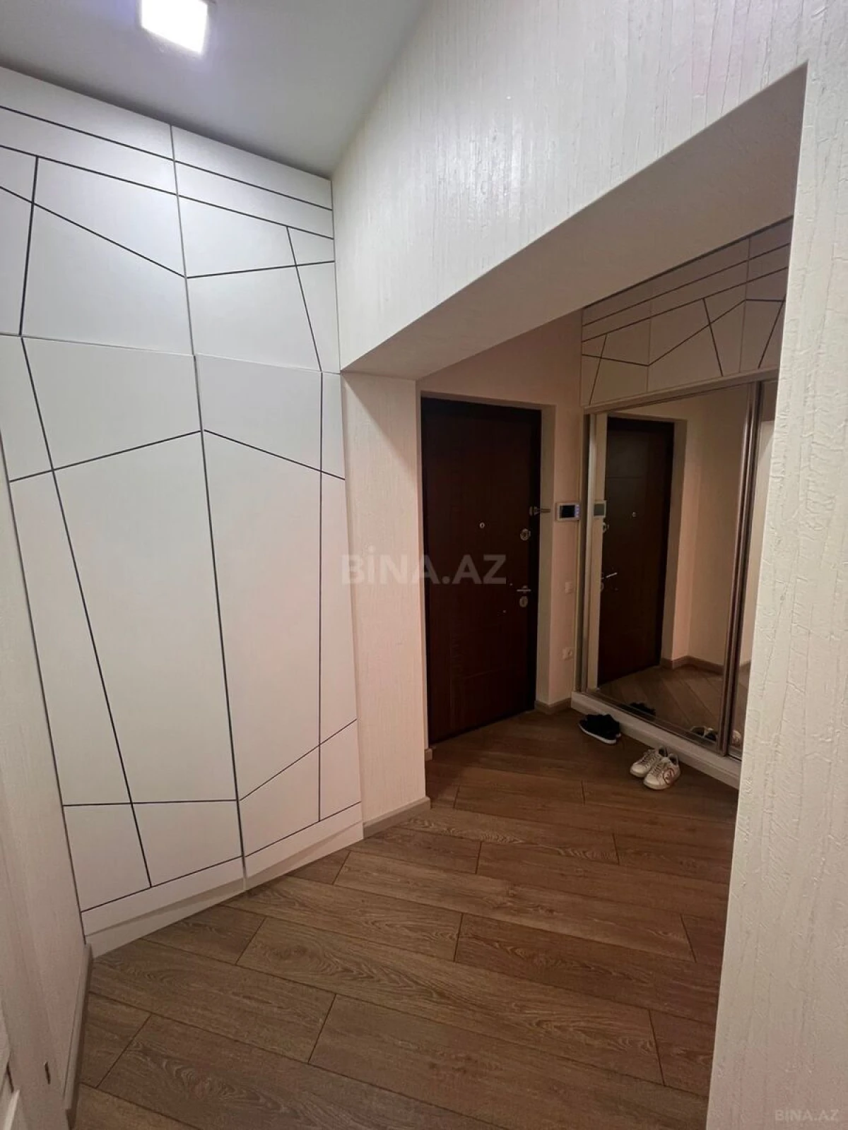 Kirayə verilir 2 otaqlı mənzil 70 m²