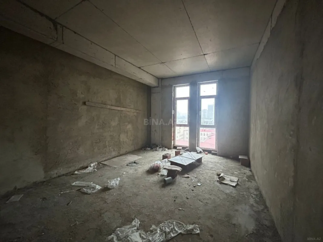 Satılır 4 otaqlı mənzil 219 m²