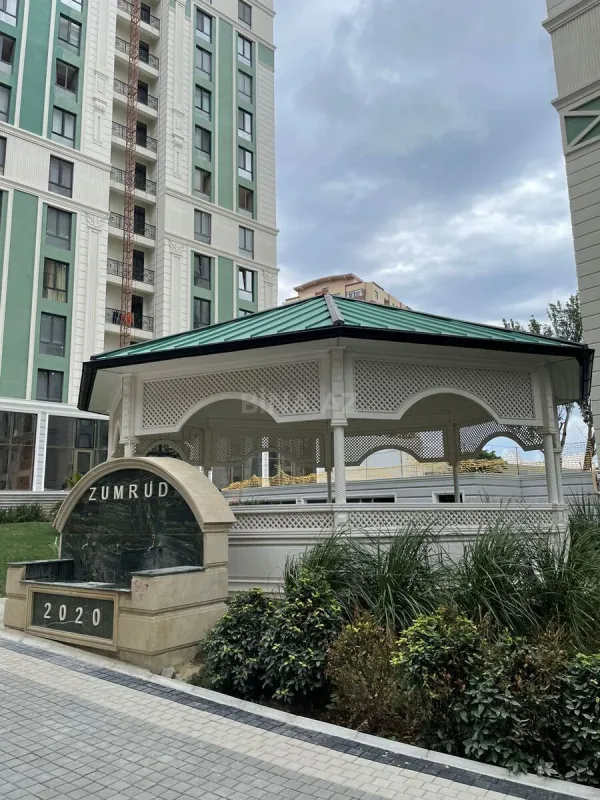 Satılır 4 otaqlı mənzil 219 m²