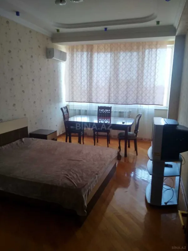 Satılır 3 otaqlı mənzil 130 m²