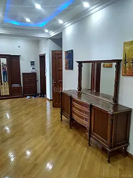 Satılır 3 otaqlı mənzil 130 m²