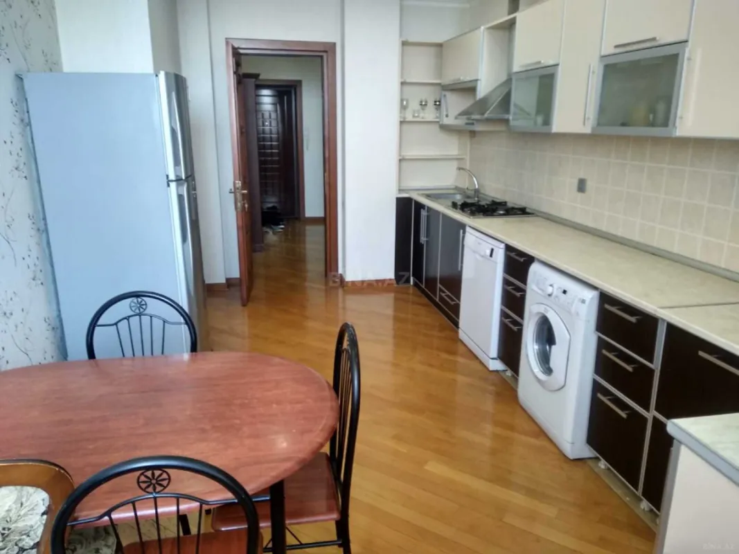 Satılır 3 otaqlı mənzil 130 m²