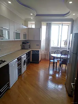 Satılır 3 otaqlı mənzil 130 m²