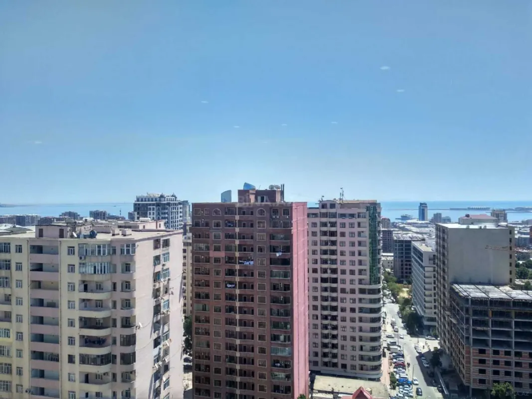 Satılır 3 otaqlı mənzil 130 m²