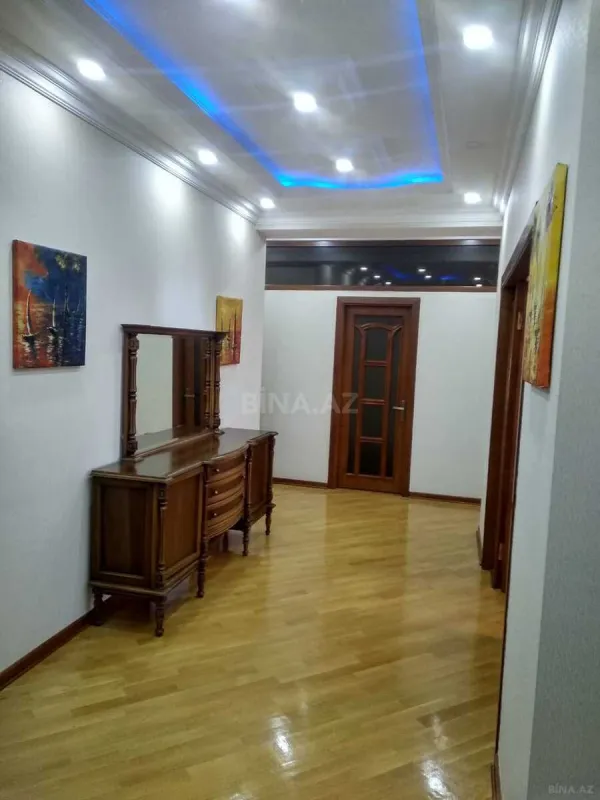 Satılır 3 otaqlı mənzil 130 m²