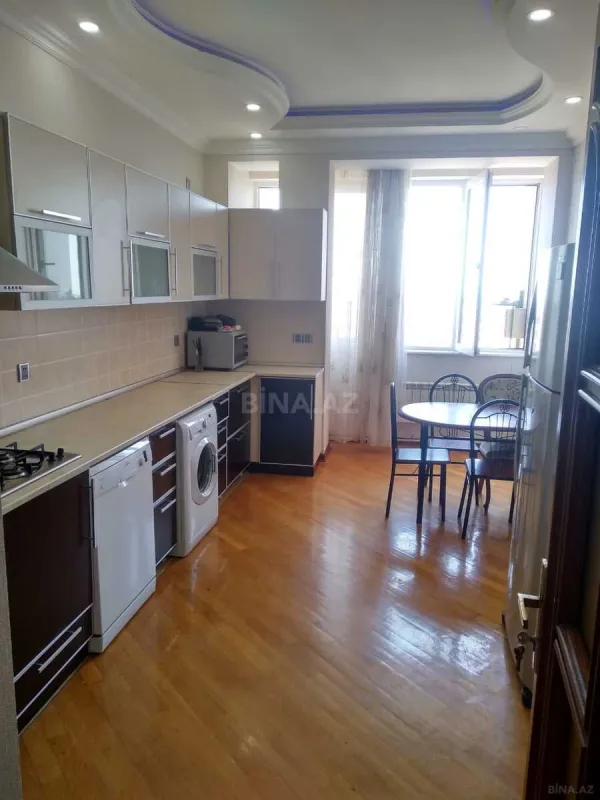 Satılır 3 otaqlı mənzil 130 m²