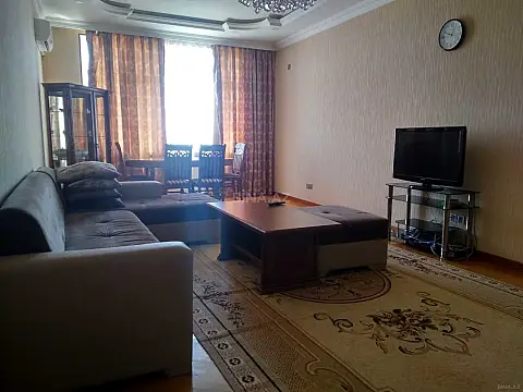 Satılır 3 otaqlı mənzil 130 m²