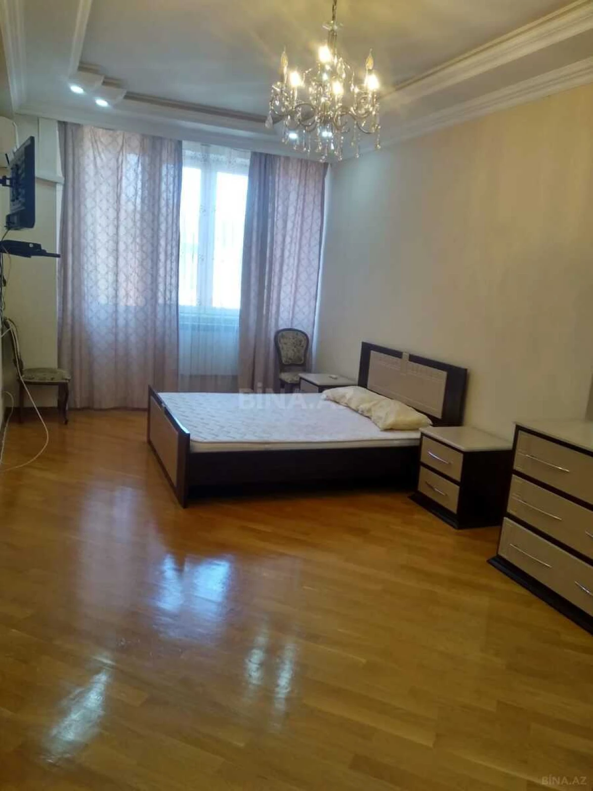 Satılır 3 otaqlı mənzil 130 m²