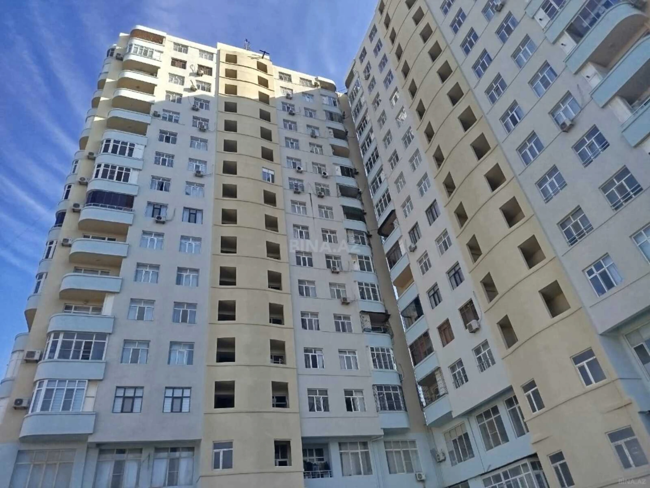 Satılır 3 otaqlı mənzil 115 m²