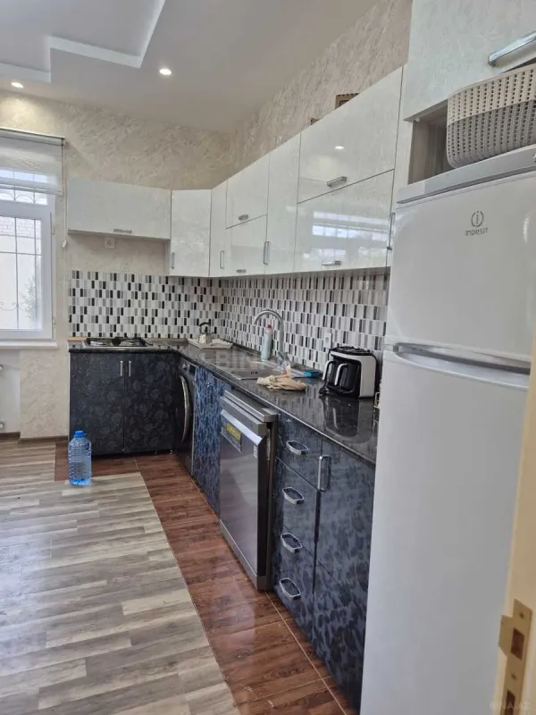Satılır 5 otaqlı həyət evi 193 m²