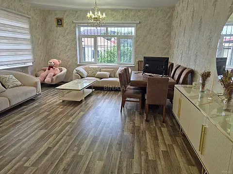 Satılır 5 otaqlı həyət evi 193 m²