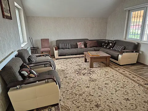Satılır 5 otaqlı həyət evi 193 m²