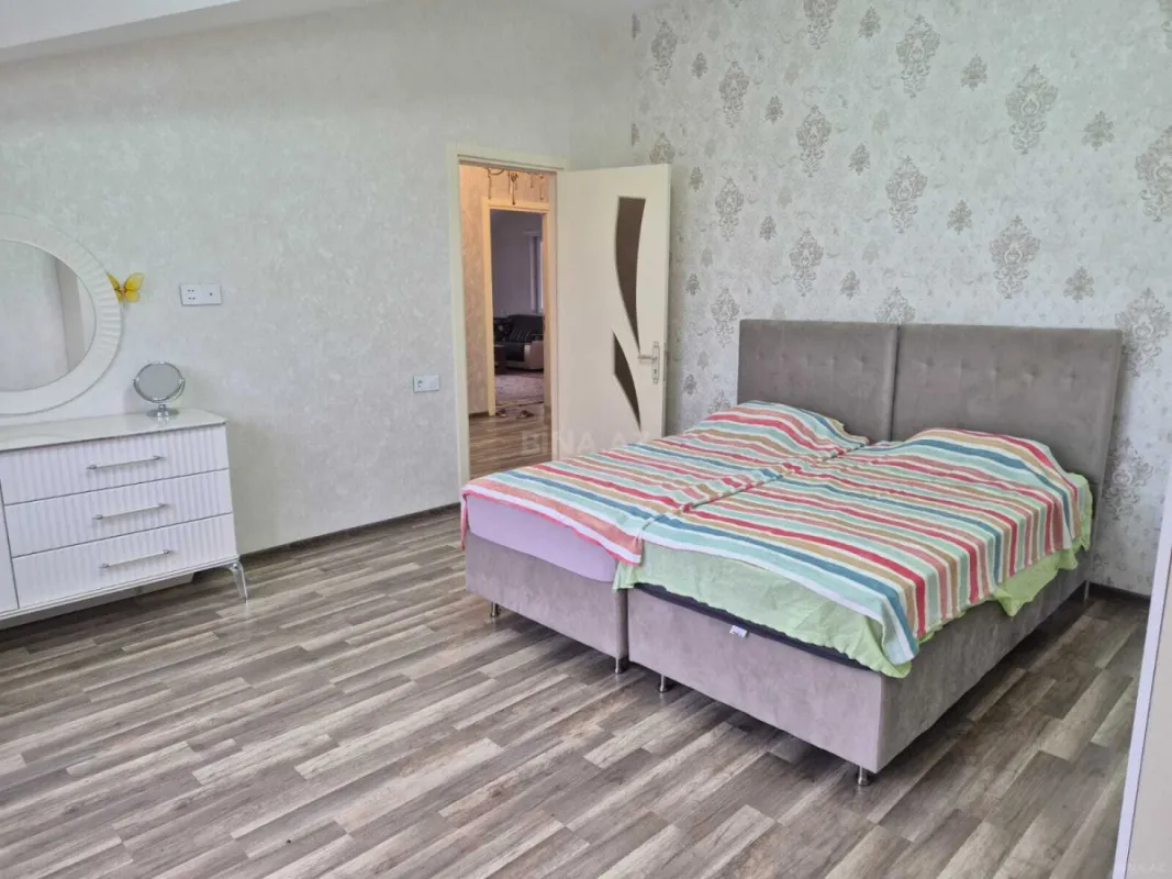 Satılır 5 otaqlı həyət evi 193 m²