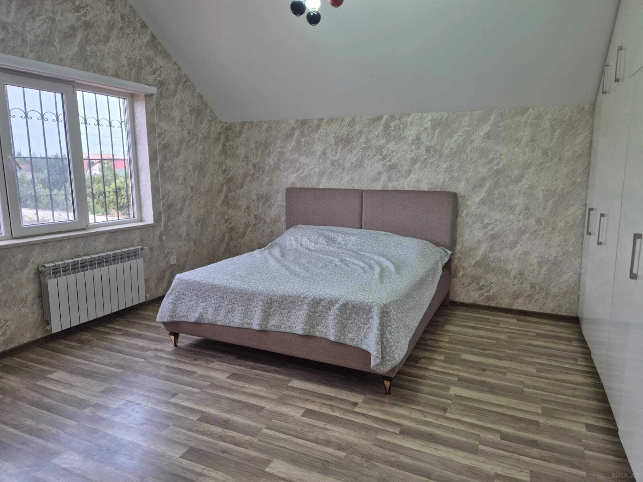 Satılır 5 otaqlı həyət evi 193 m²