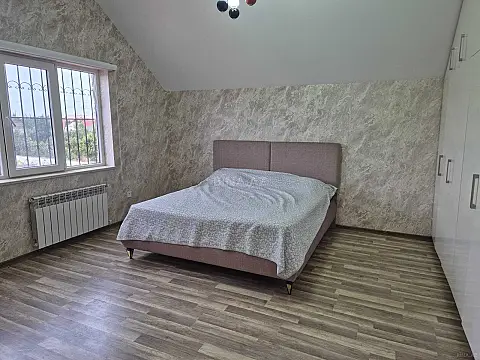 Satılır 5 otaqlı həyət evi 193 m²