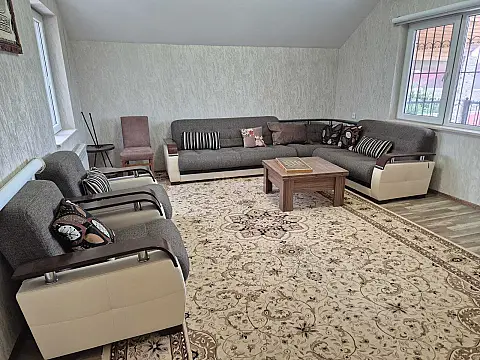 Satılır 5 otaqlı həyət evi 193 m²