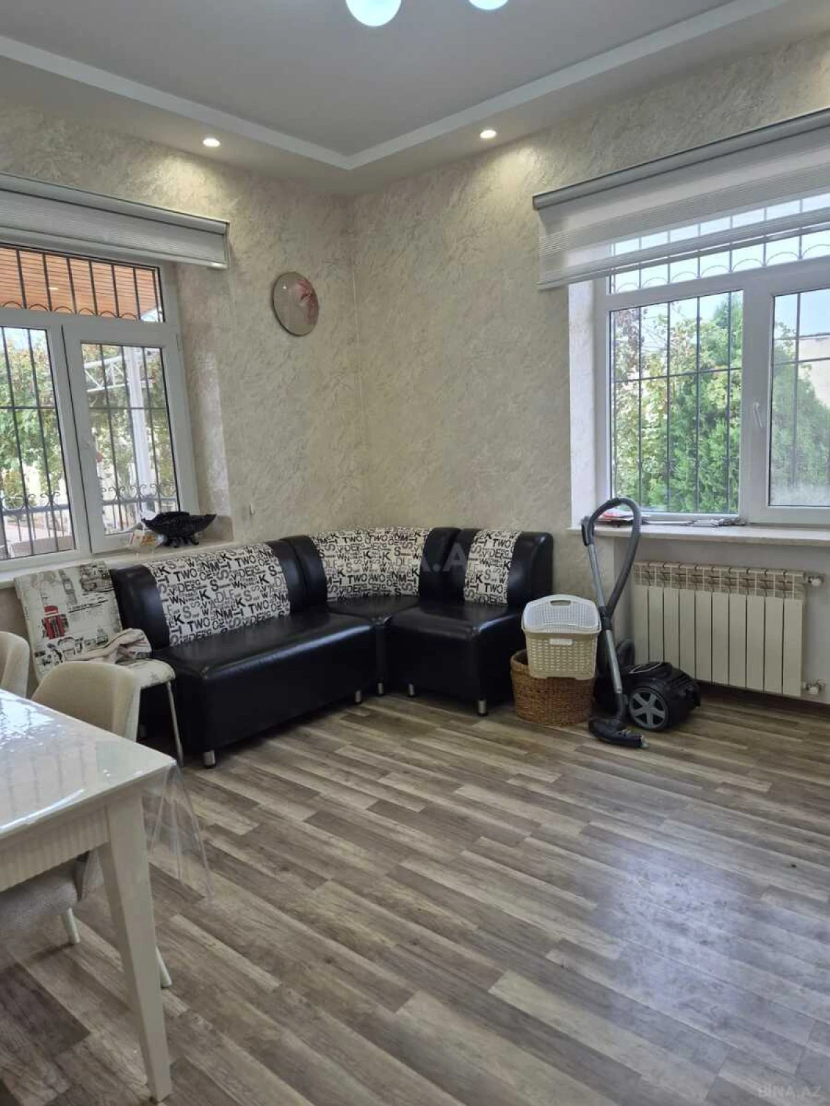 Satılır 5 otaqlı həyət evi 193 m²