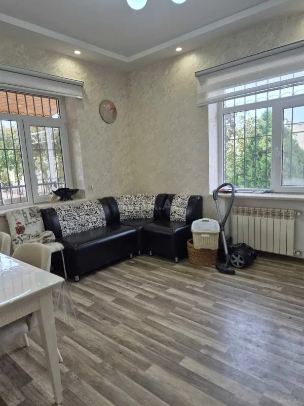 Satılır 5 otaqlı həyət evi 193 m²