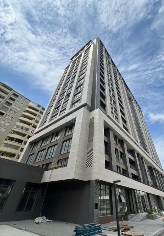 Satılır 3 otaqlı mənzil 130 m²