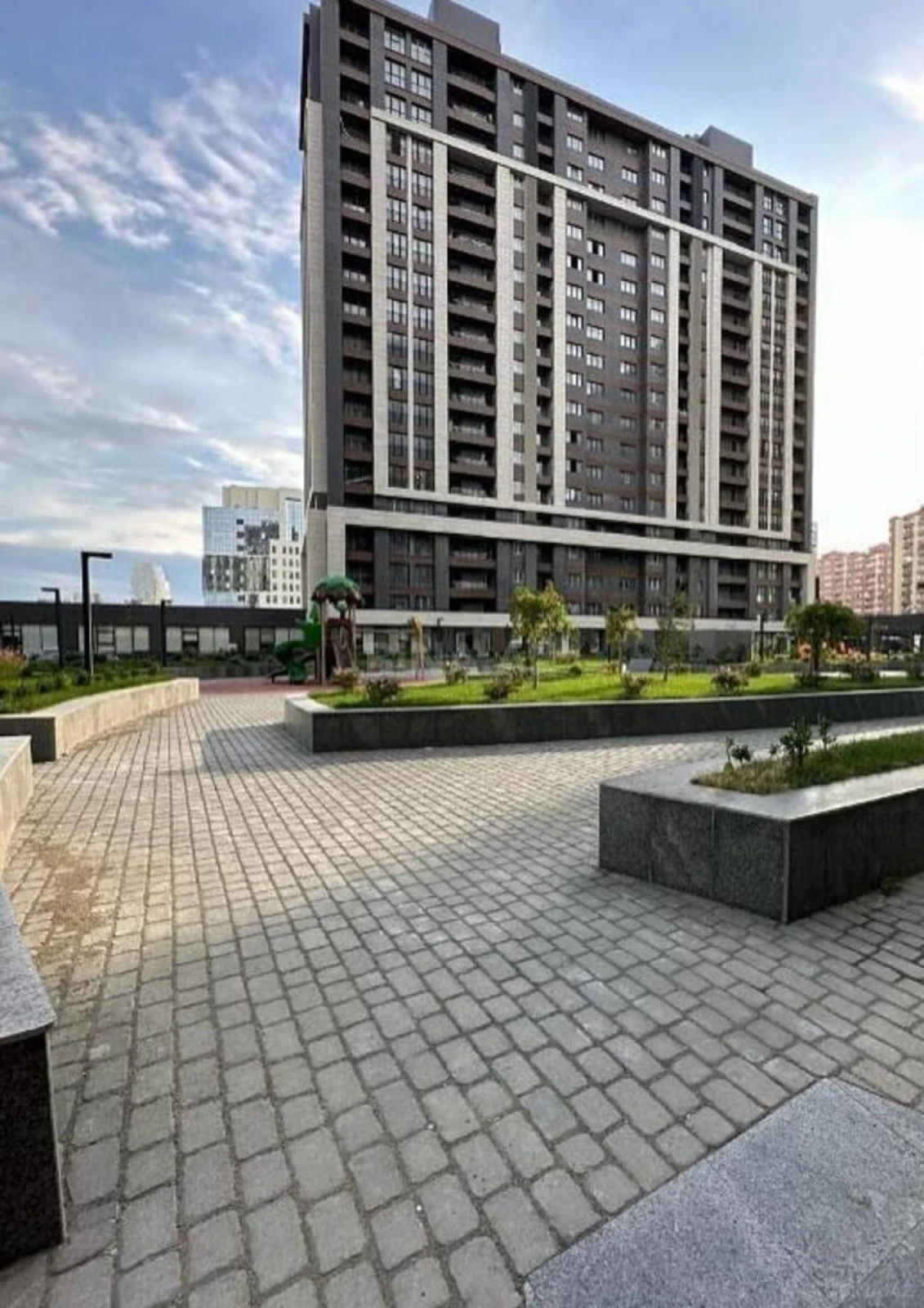 Satılır 3 otaqlı mənzil 130 m²