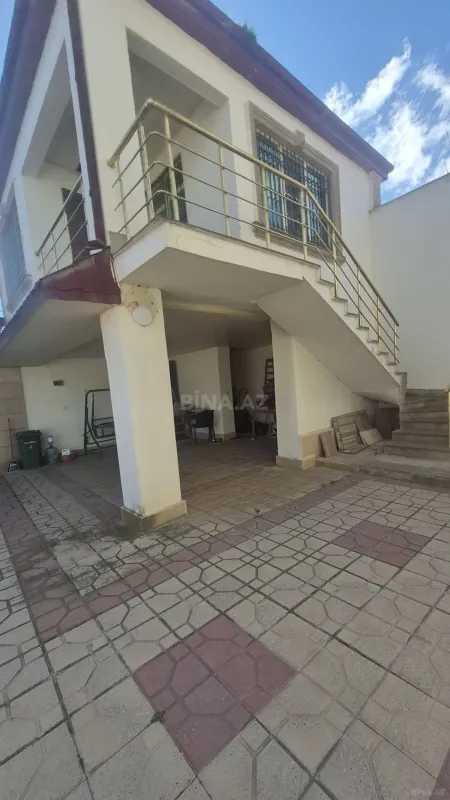 Satılır 8 otaqlı həyət evi 360 m²