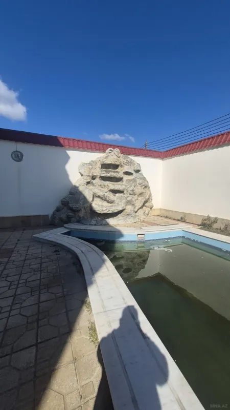 Satılır 8 otaqlı həyət evi 360 m²