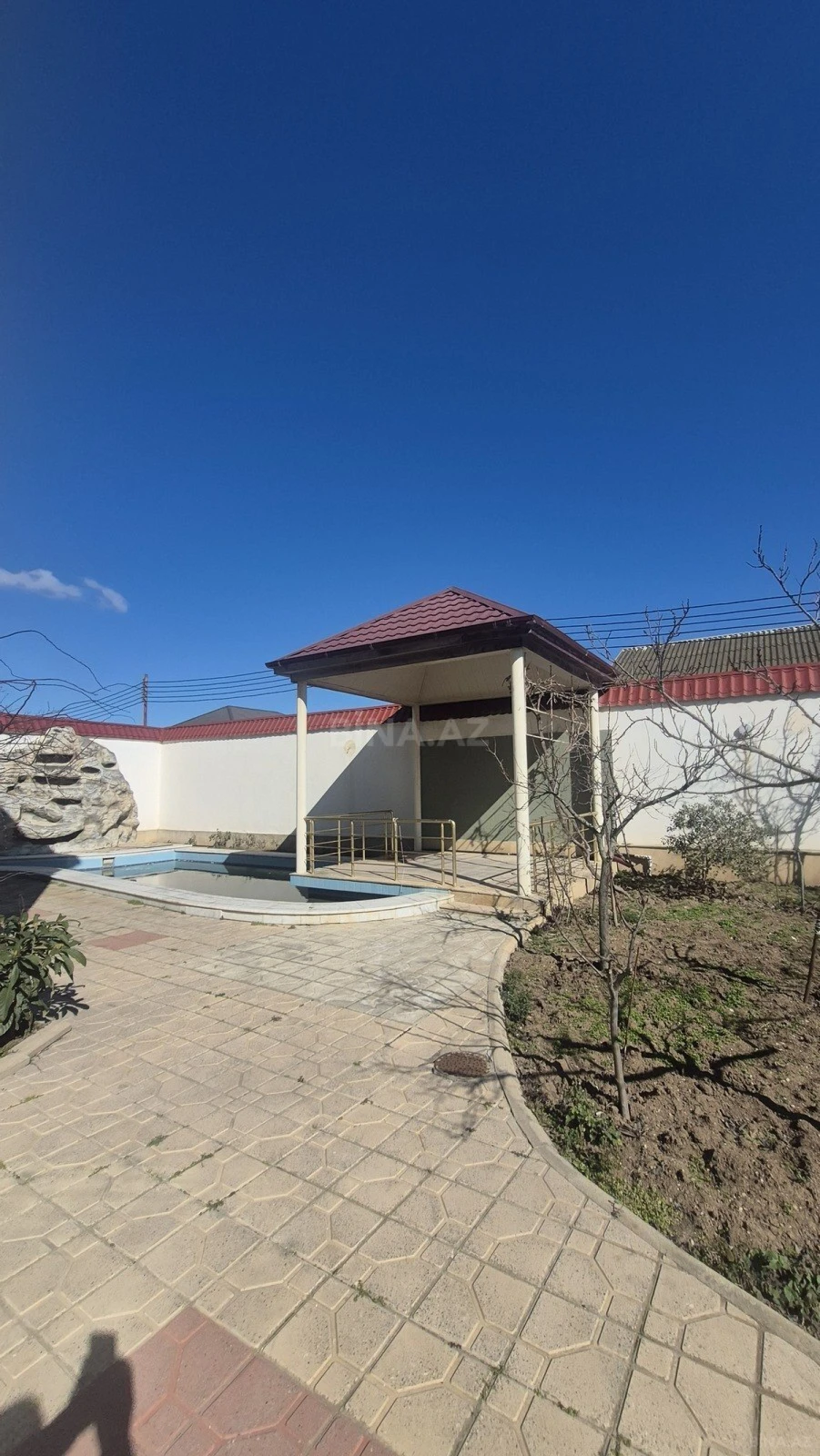 Satılır 8 otaqlı həyət evi 360 m²