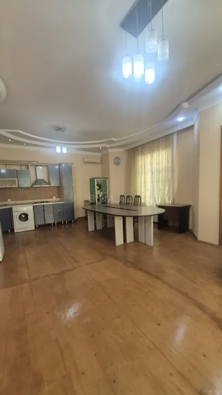 Satılır 8 otaqlı həyət evi 360 m²