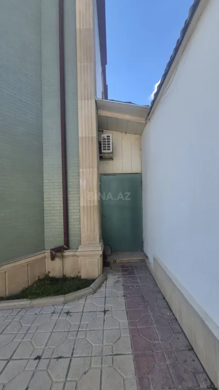 Satılır 8 otaqlı həyət evi 360 m²