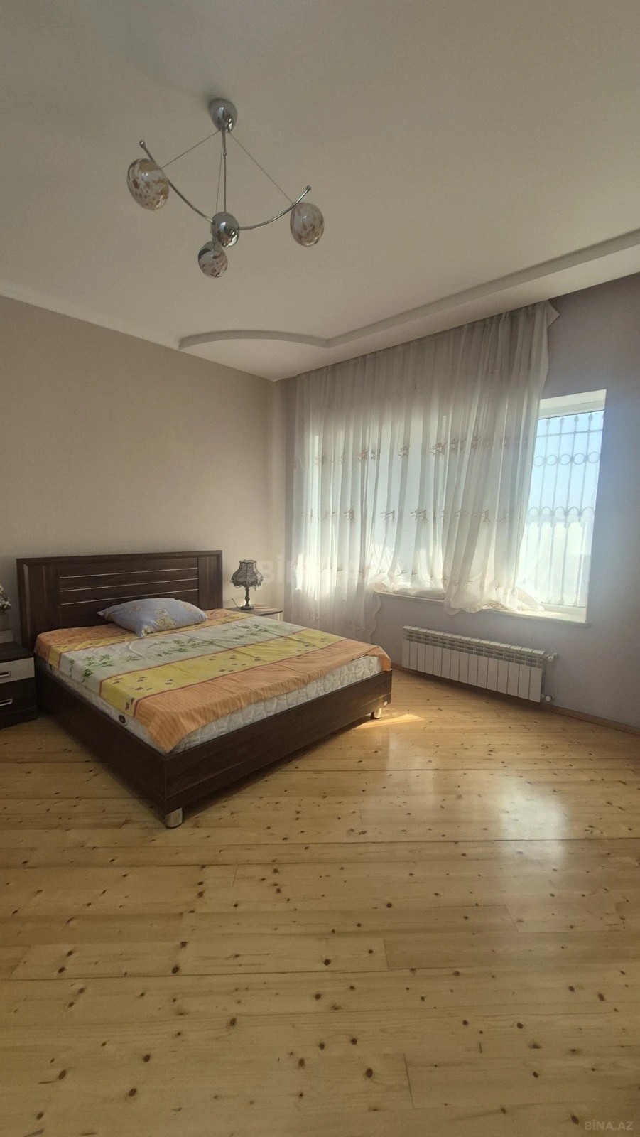 Satılır 8 otaqlı həyət evi 360 m²