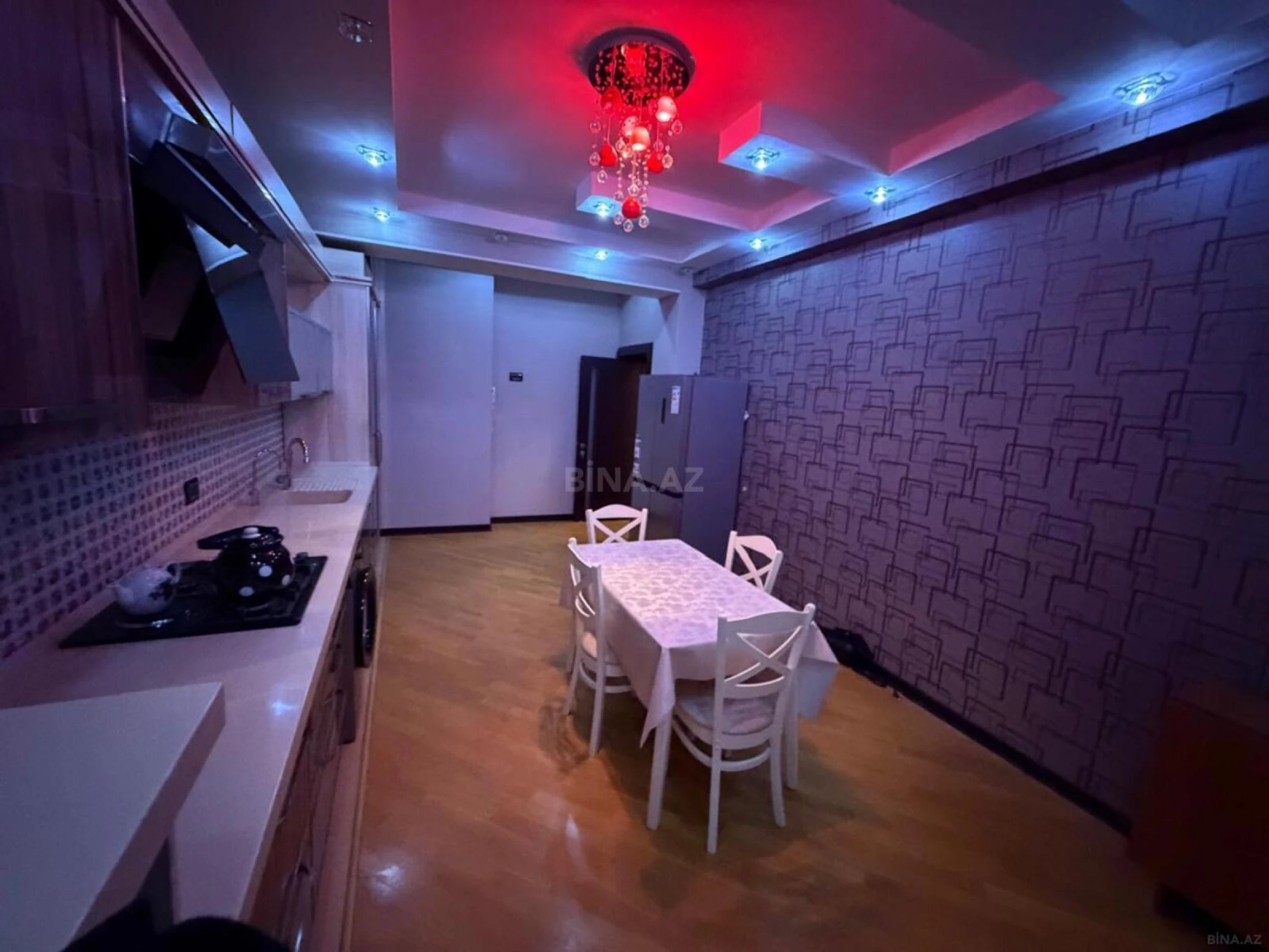 Kirayə verilir 3 otaqlı mənzil 127 m²