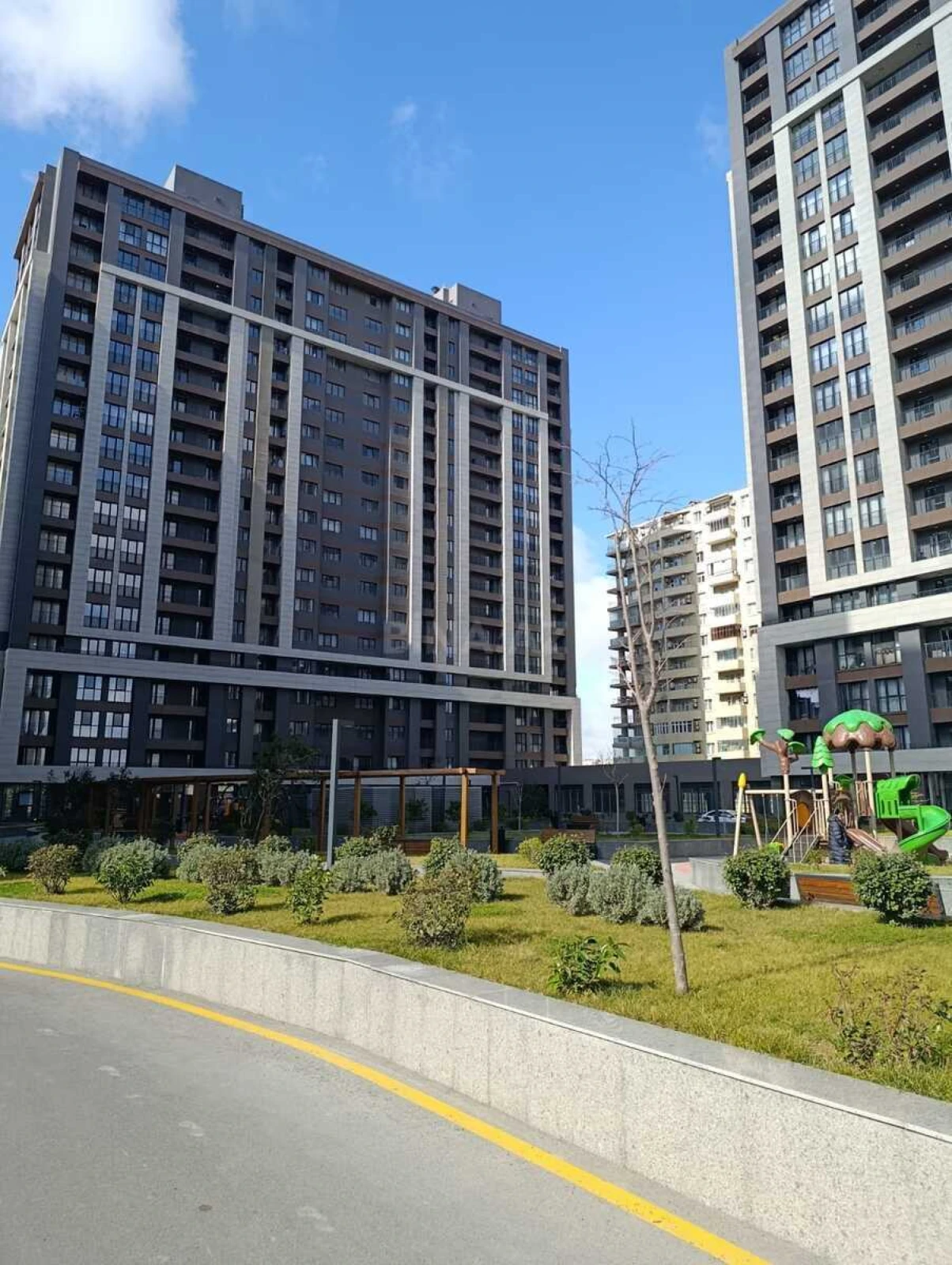 Satılır obyekt 690.9 m²