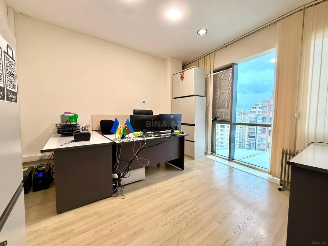 Kirayə verilir 6 otaqlı mənzil 170 m²