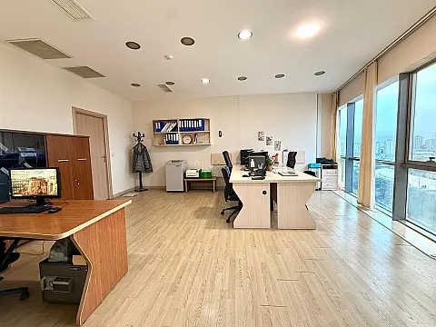 Kirayə verilir 6 otaqlı mənzil 170 m²