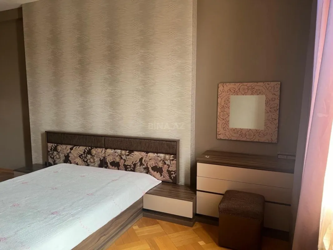 Kirayə verilir 3 otaqlı mənzil 117 m²