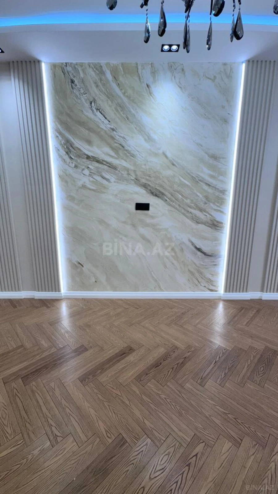 Satılır 4 otaqlı mənzil 138 m²