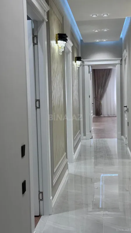 Satılır 4 otaqlı mənzil 138 m²