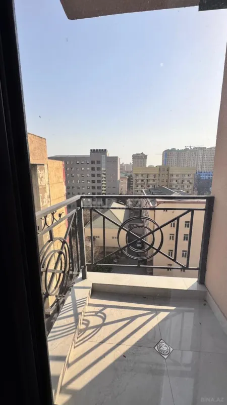 Satılır 4 otaqlı mənzil 138 m²