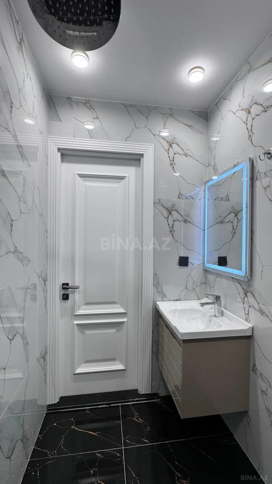 Satılır 4 otaqlı mənzil 138 m²