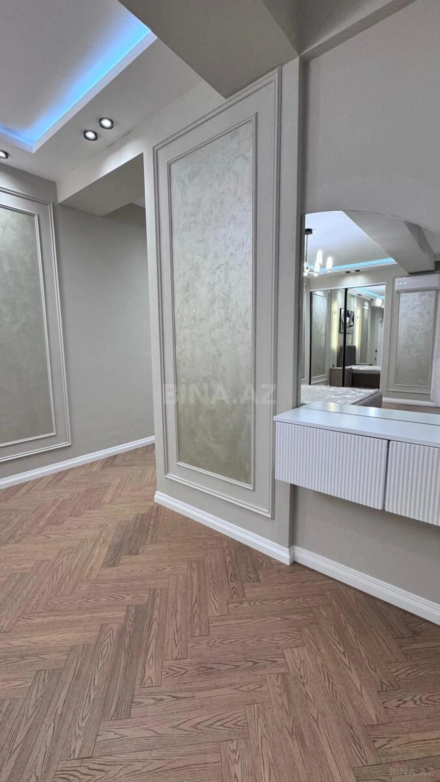 Satılır 4 otaqlı mənzil 138 m²